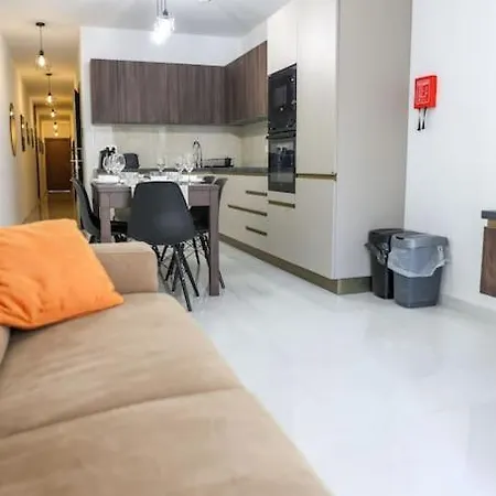 Modern 2br With Full Amenities In By 360 Estates *