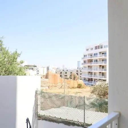Modern 2br With Full Amenities In By 360 Estates Apartment *