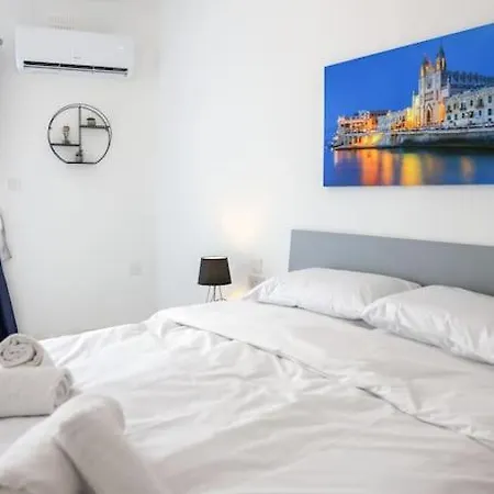 Modern 2br With Full Amenities In By 360 Estates Apartment