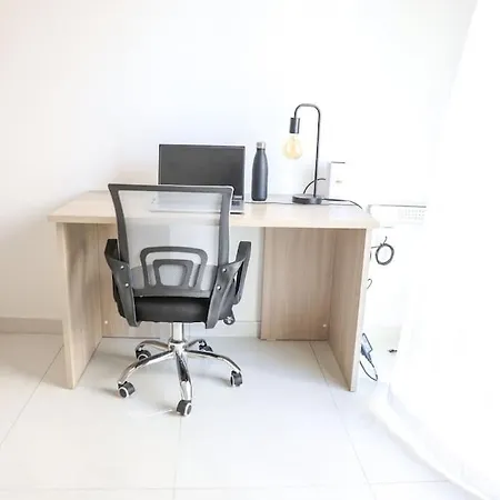 Modern 2br With Full Amenities In By 360 Estates Apartment *